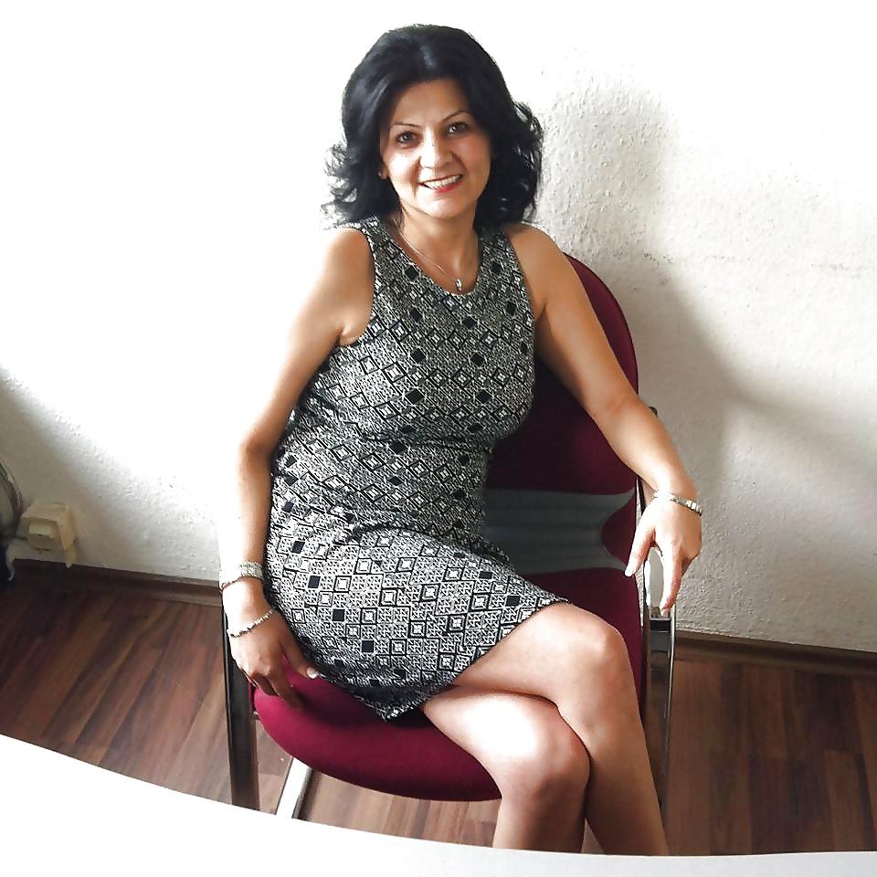 8P Turkish Slut Moms Want White Cocks