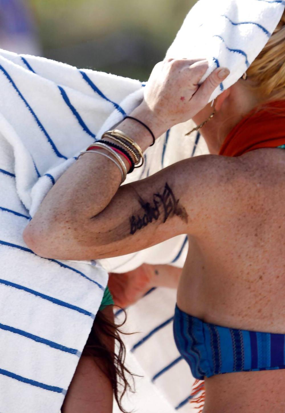 25P Lindsay Lohan In Bikini on Miami Beach BOOB Slip