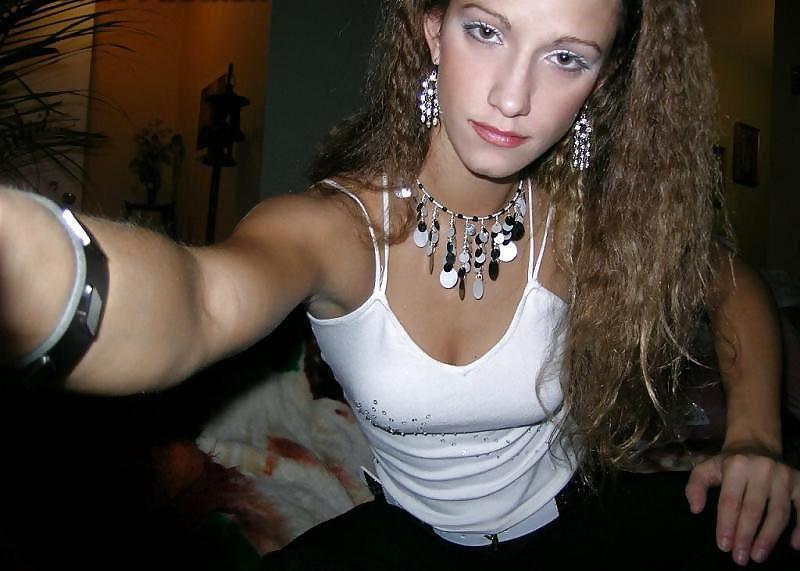 4P If any one has any photo of this girl or can find some plz 
