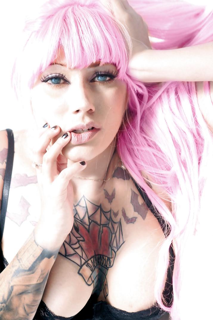 25P Sexy tattoo girl big boobs love ass pink hair