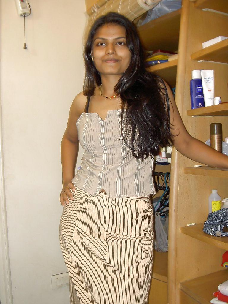 25P Private Photo's Young Asian Naked Chicks 32 INDIAN