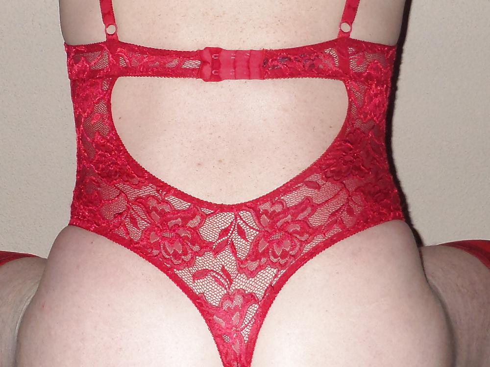 12P Cum in red