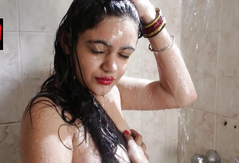 5P NEWLY MARRIED INDIAN WIFE ..TAKING SHOWER AFTER SEX