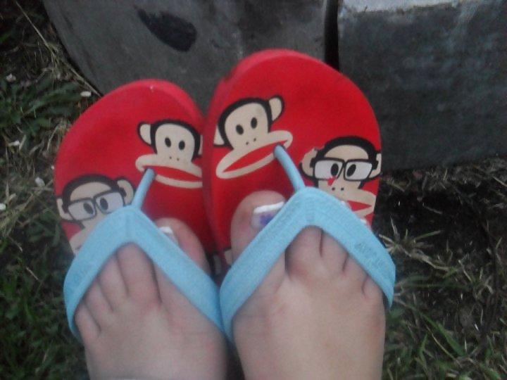 8P Feet in public