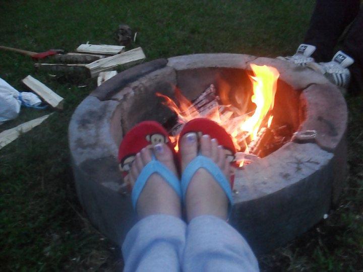 8P Feet in public