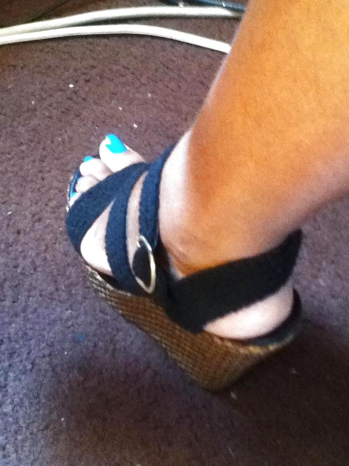22P Shonda Wants YOU 2 CUM for her WEDGES