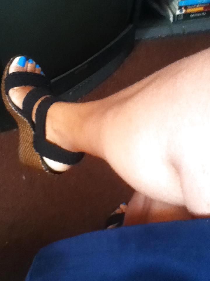 22P Shonda Wants YOU 2 CUM for her WEDGES