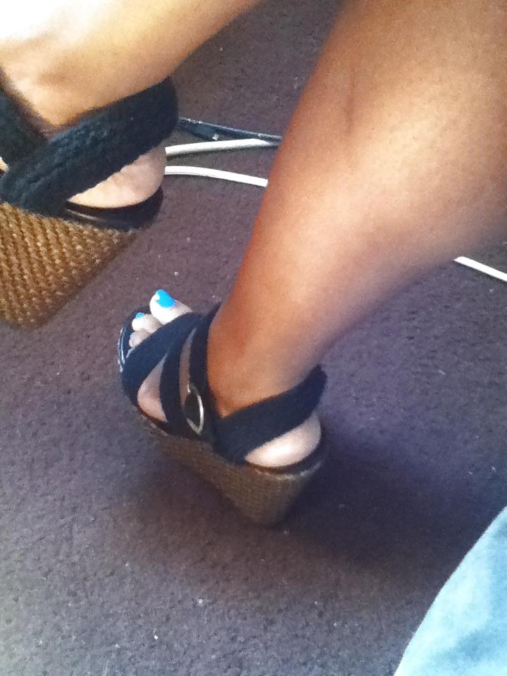 22P Shonda Wants YOU 2 CUM for her WEDGES