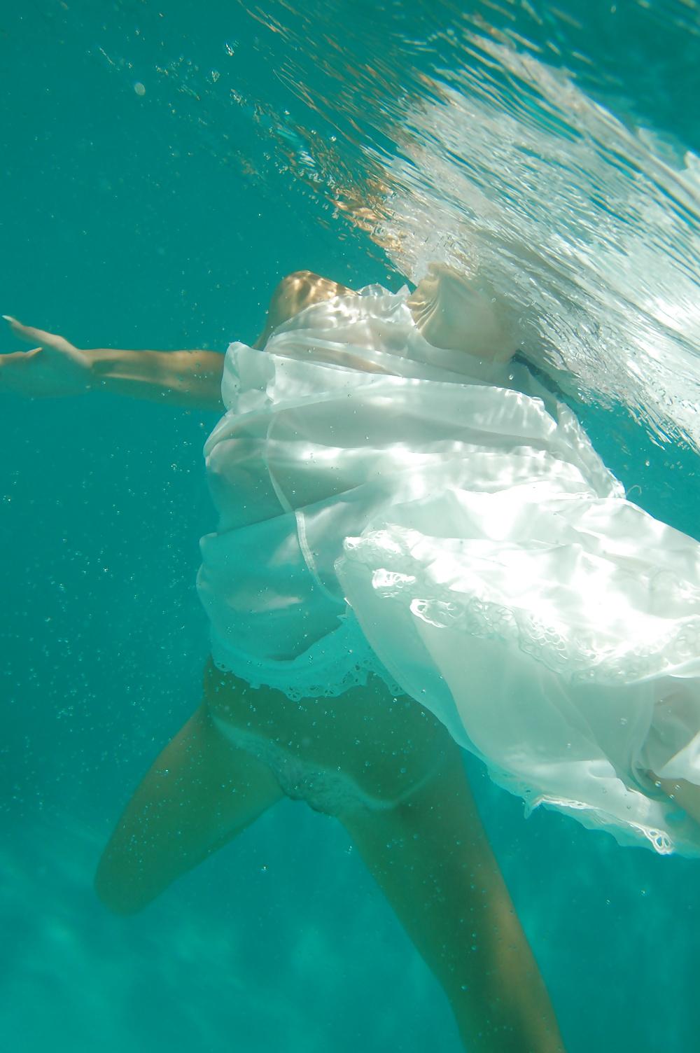 25P Underwater with Radka