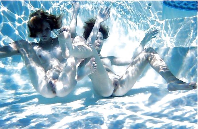 25P Underwater Pussy (1)