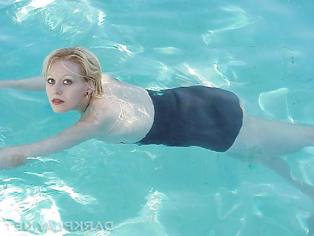 25P Underwater Pussy (1)