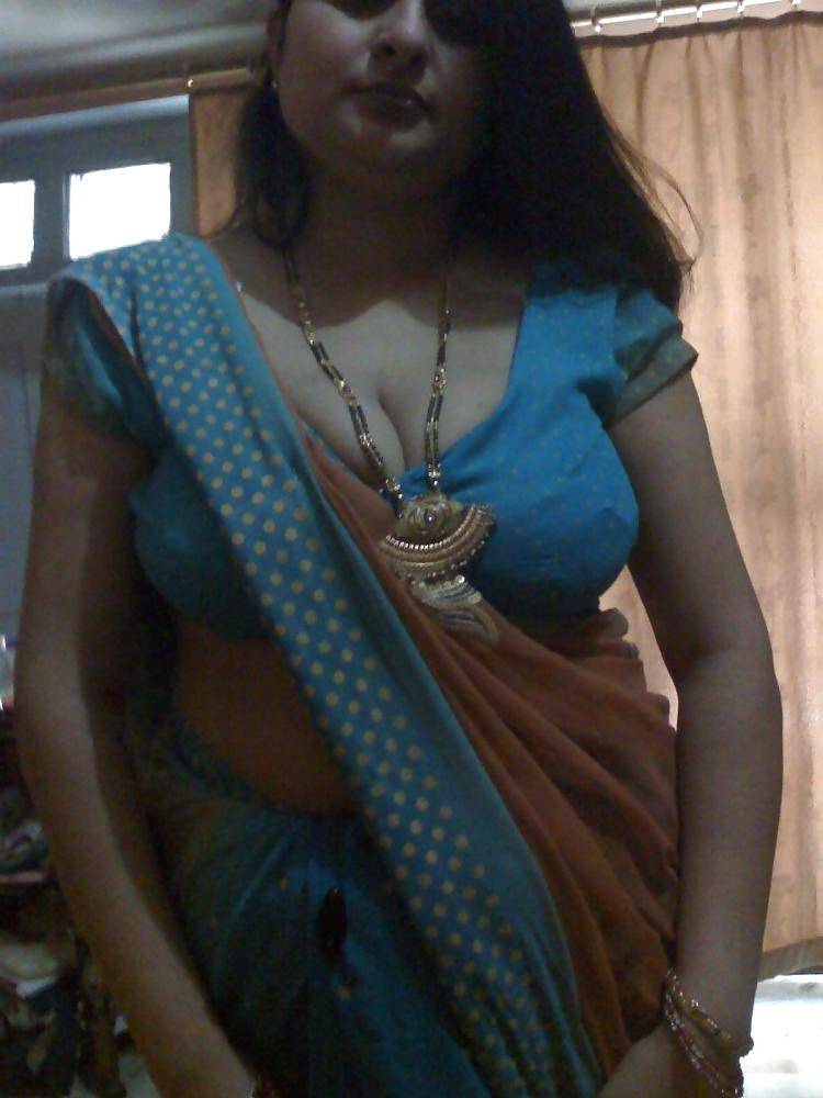 25P Famous Indian BBW Aunty