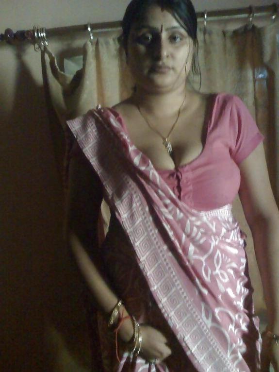 25P Famous Indian BBW Aunty