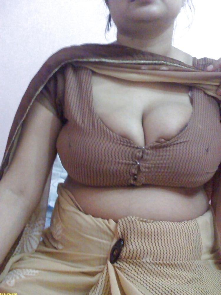 25P Famous Indian BBW Aunty