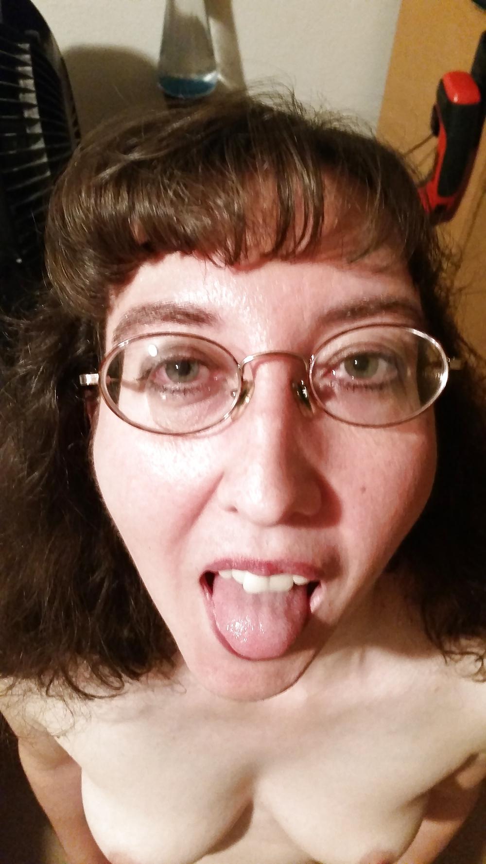13P Any guys wanna give my wife a facial she did these pics 4 u.