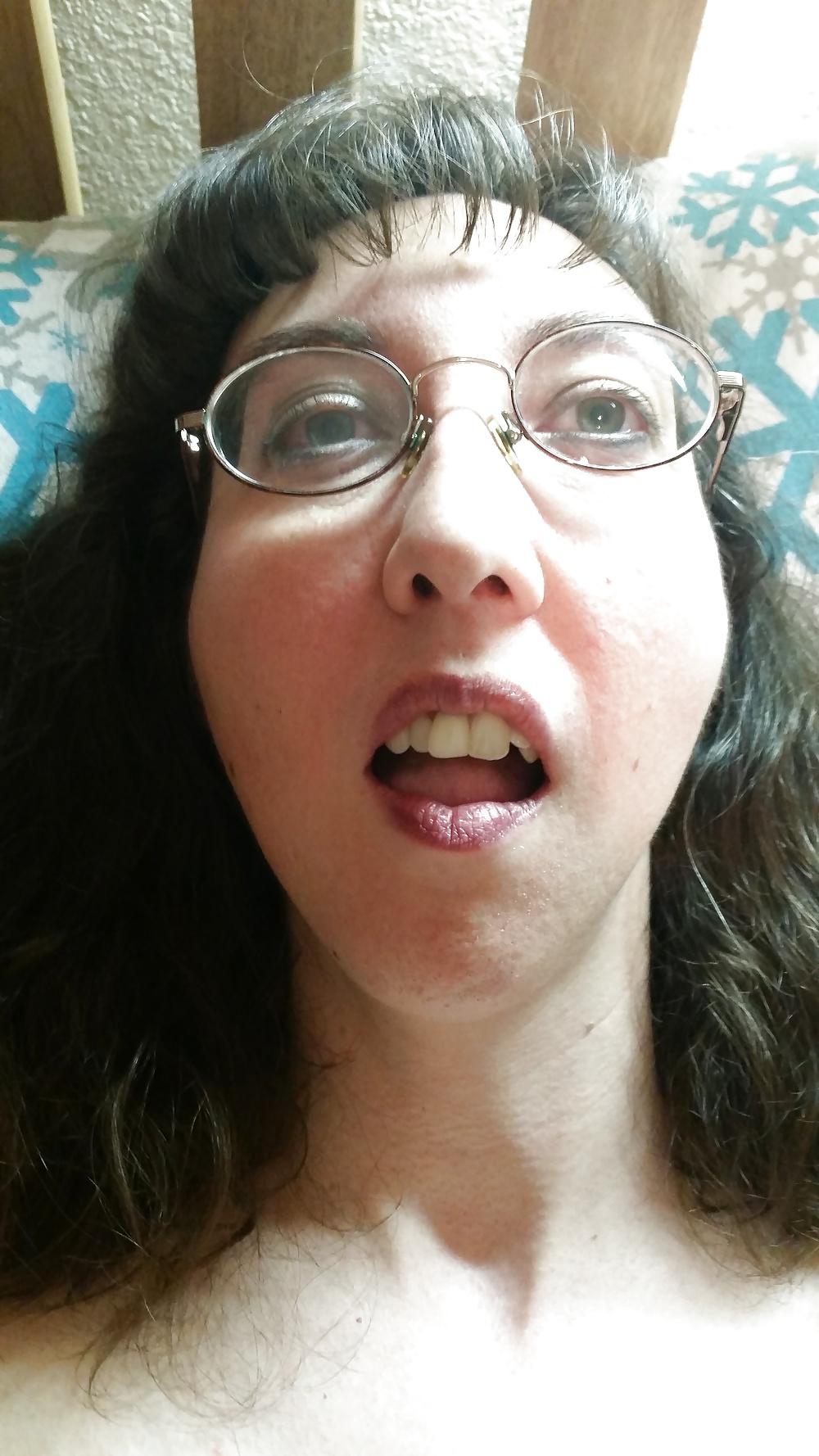 13P Any guys wanna give my wife a facial she did these pics 4 u.