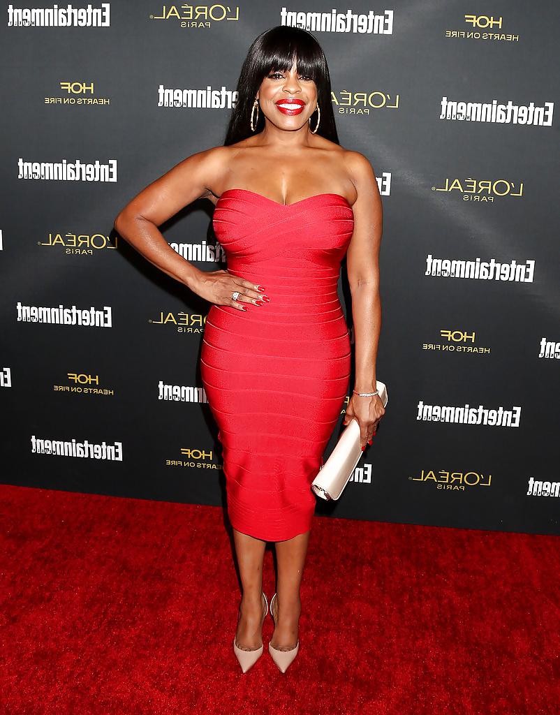 25P Niecy Nash - Thick n Busty black MILF - Reno 911