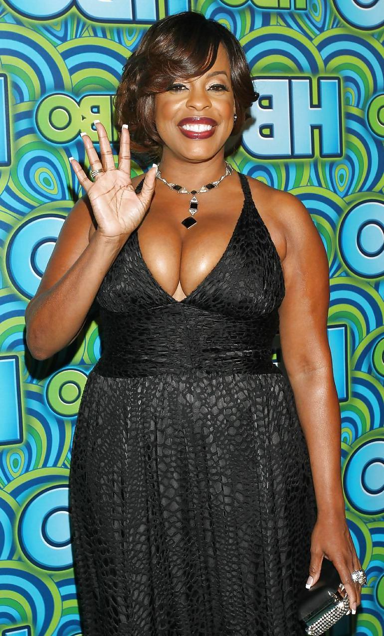 25P Niecy Nash - Thick n Busty black MILF - Reno 911