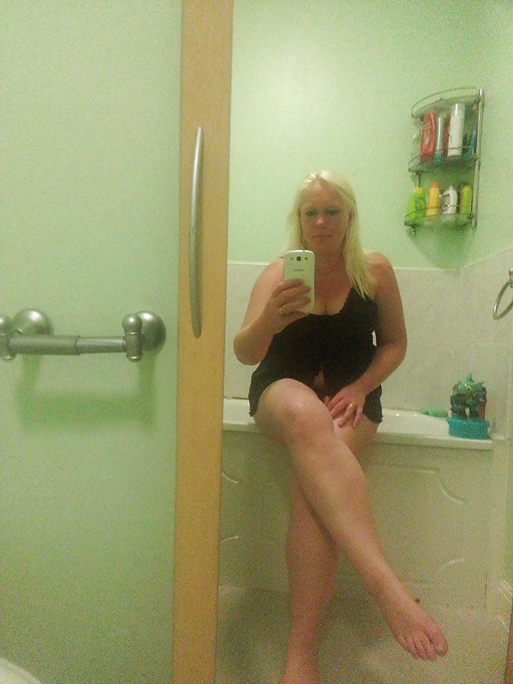 5P 30 Year old milf SENT ME THESE PICS from Barnsley British