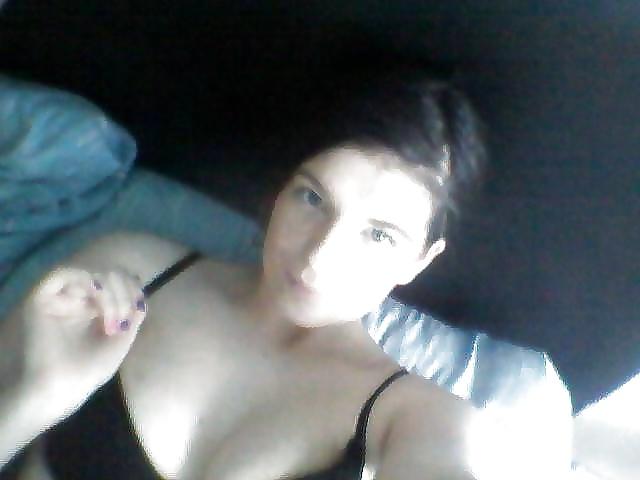 18P UK  British Young mom who cheats on her BF SEXY LEGS!