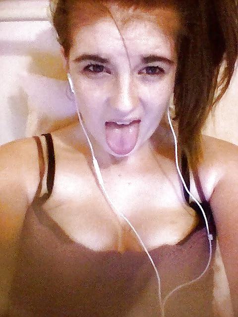 18P UK  British Young mom who cheats on her BF SEXY LEGS!