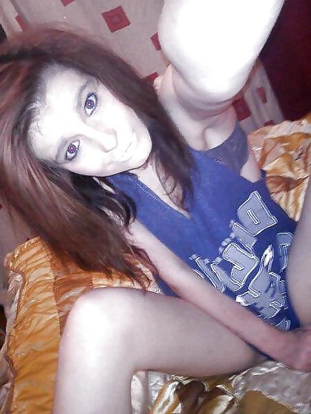 18P UK  British Young mom who cheats on her BF SEXY LEGS!