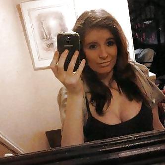 18P UK  British Young mom who cheats on her BF SEXY LEGS!