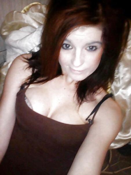 18P UK  British Young mom who cheats on her BF SEXY LEGS!
