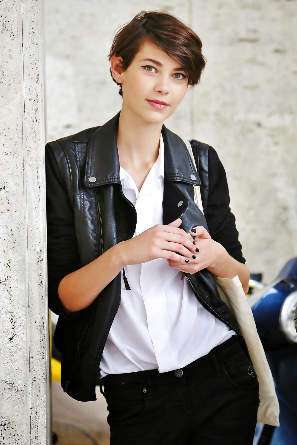 25P Short Hair Teens