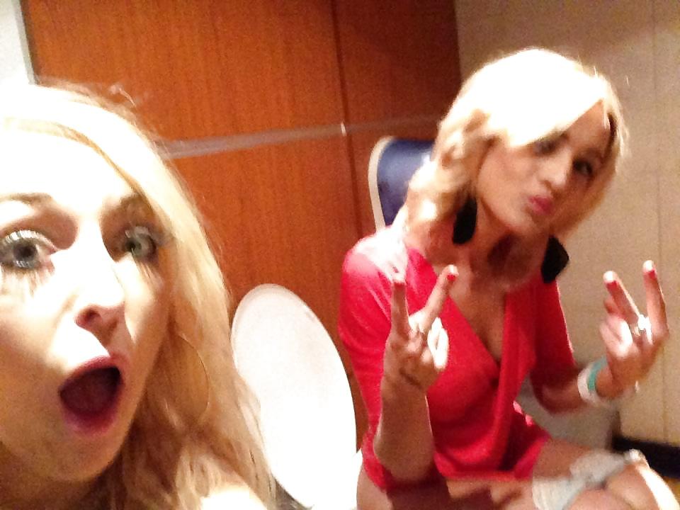 8P British Chavs on the Toilet 