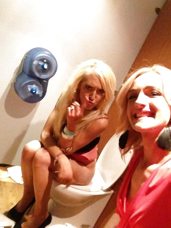 8P British Chavs on the Toilet 