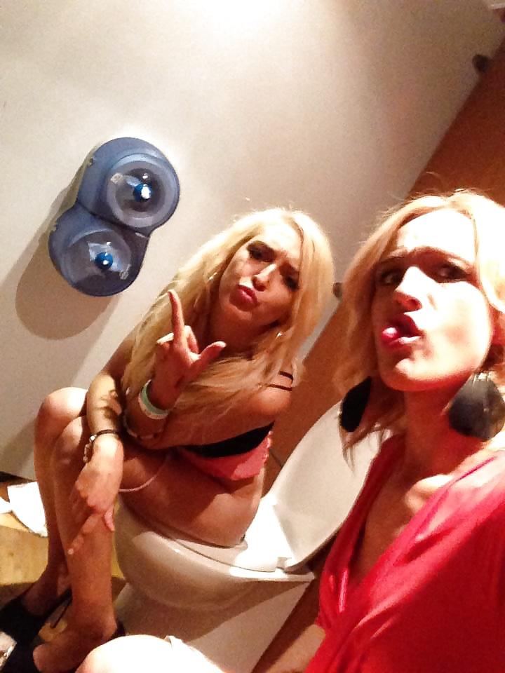 8P British Chavs on the Toilet 