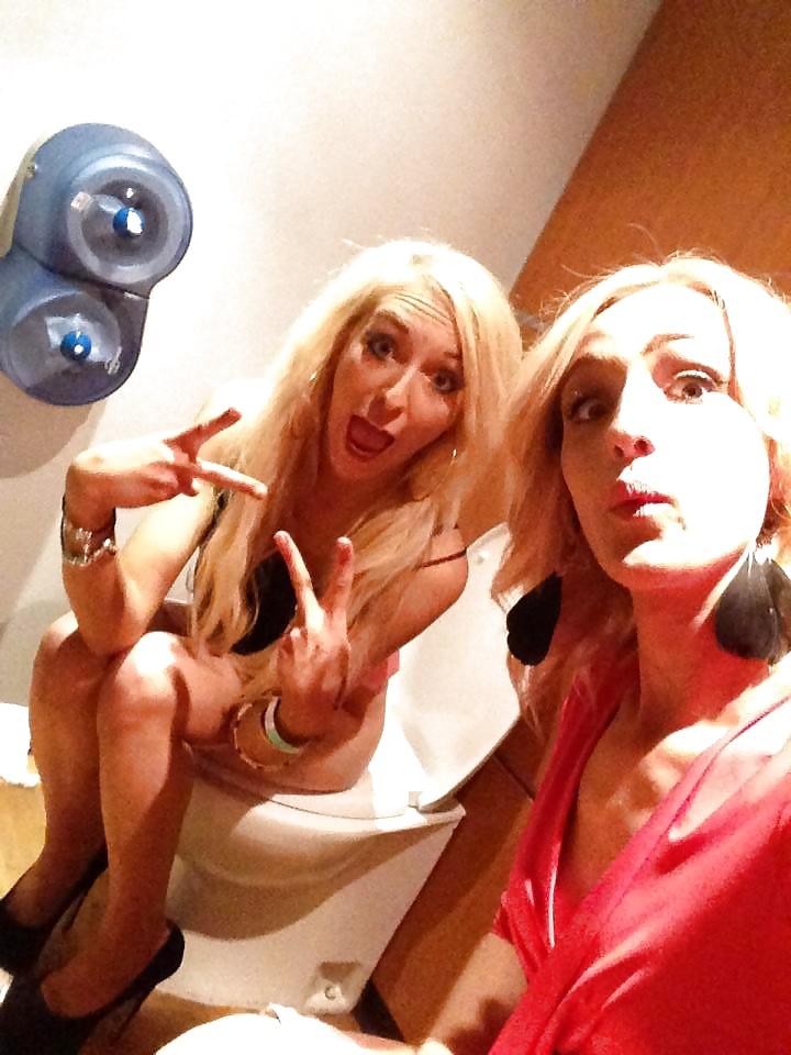 8P British Chavs on the Toilet 