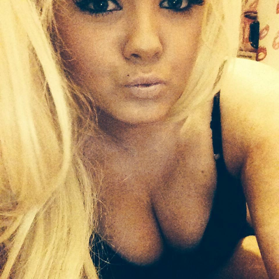 25P Teen Sheffield Chav Sexy slag (Loads of pics) British uk 