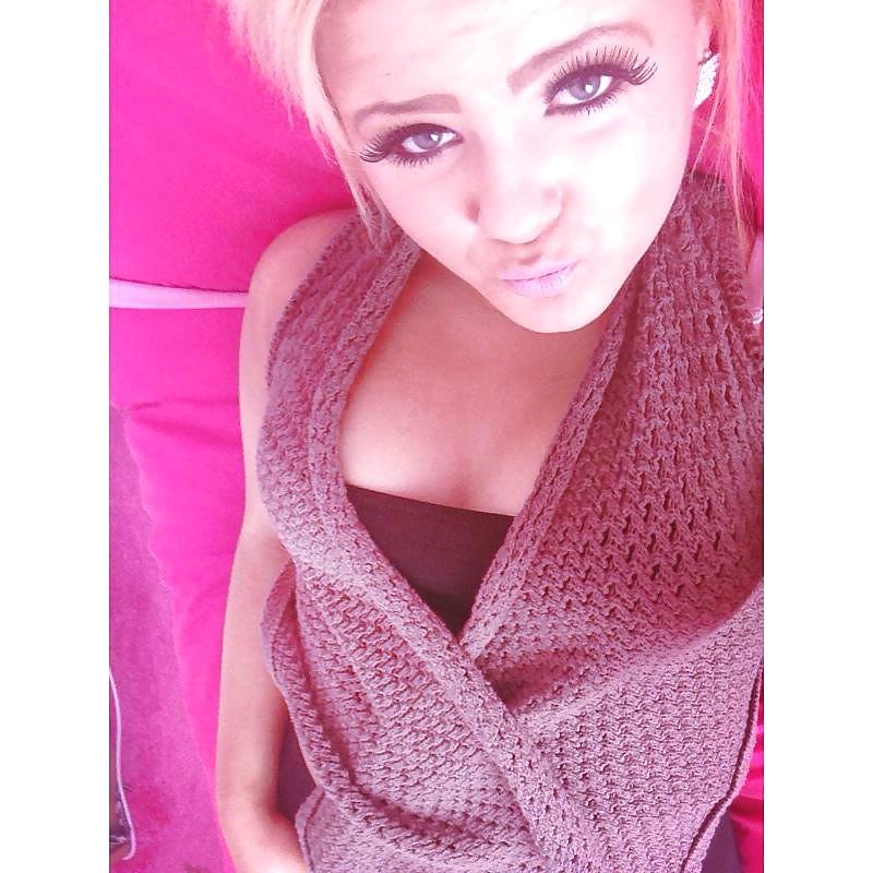 25P Teen Sheffield Chav Sexy slag (Loads of pics) British uk 