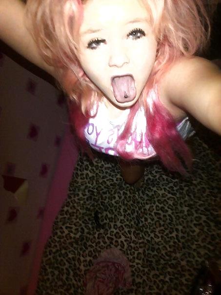 25P Teen Sheffield Chav Sexy slag (Loads of pics) British uk 