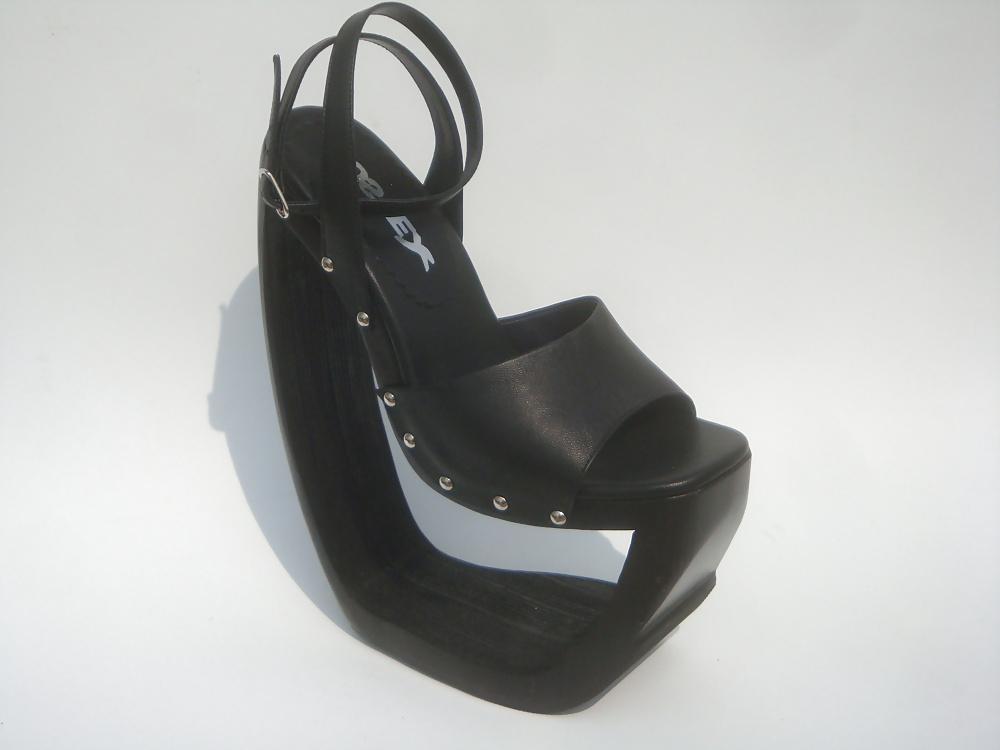 15P Mega Sandals