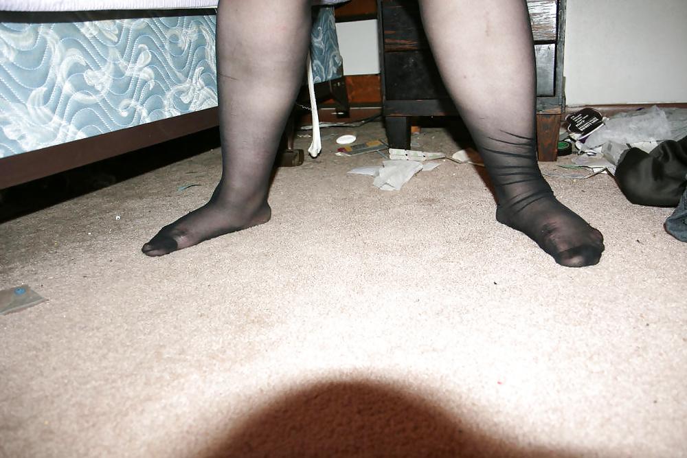 25P BBW Mary Poses In Her Pantyhose 