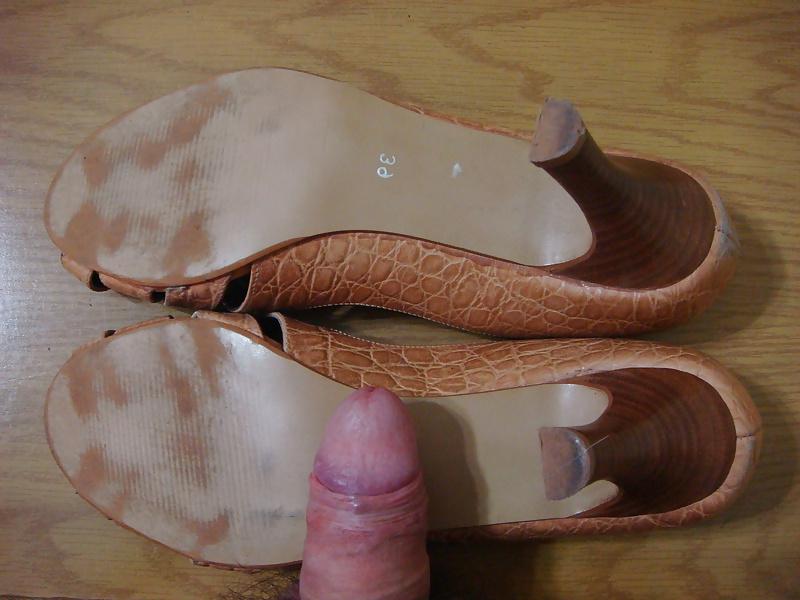 25P Scarpin peep toes salto alto croco marrom Spot