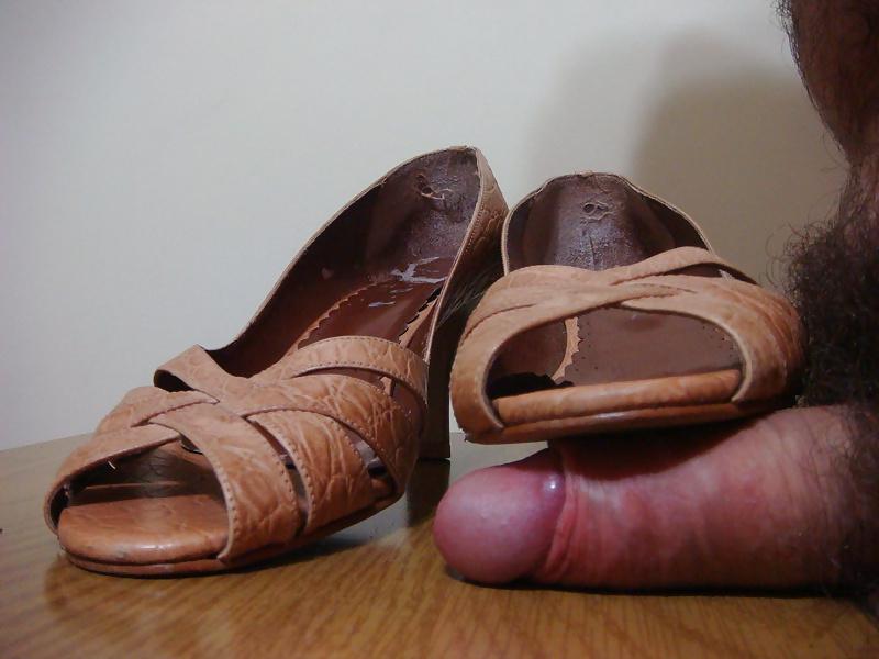 25P Scarpin peep toes salto alto croco marrom Spot