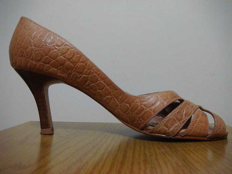 25P Scarpin peep toes salto alto croco marrom Spot
