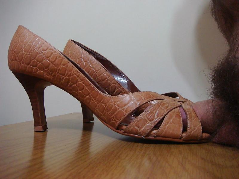 25P Scarpin peep toes salto alto croco marrom Spot
