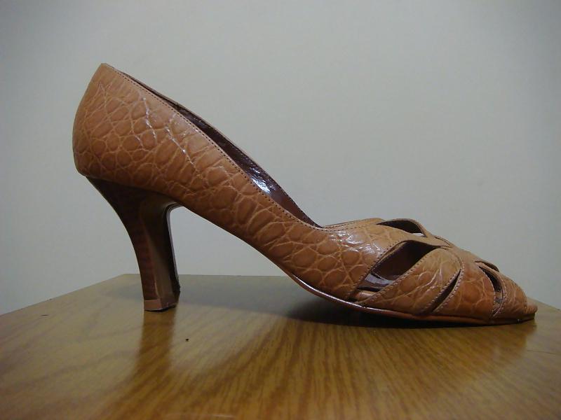 25P Scarpin peep toes salto alto croco marrom Spot
