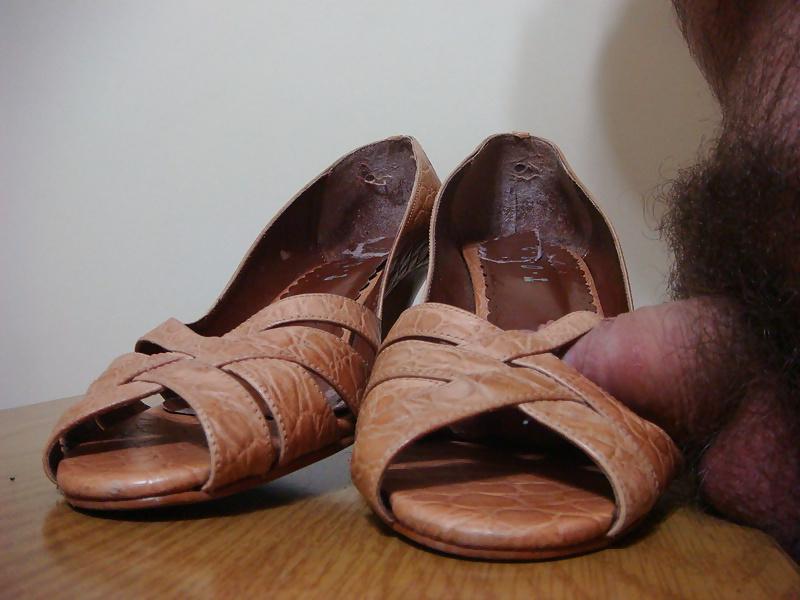 25P Scarpin peep toes salto alto croco marrom Spot