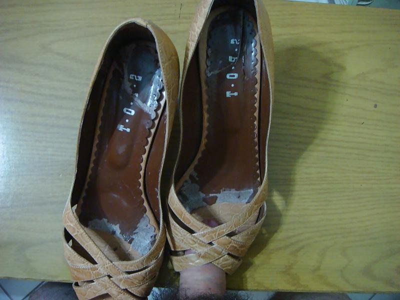 25P Scarpin peep toes salto alto croco marrom Spot