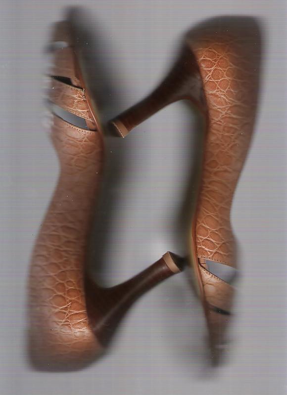 25P Scarpin peep toes salto alto croco marrom Spot
