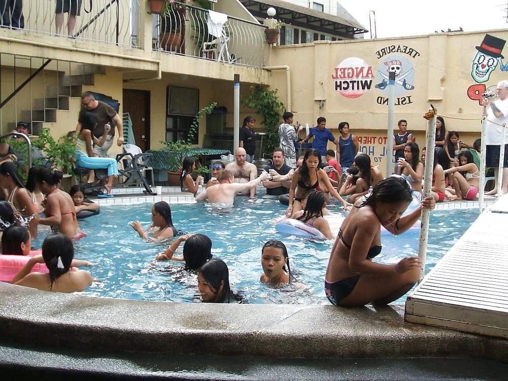 25P Public Asian Sex Pary at Resort