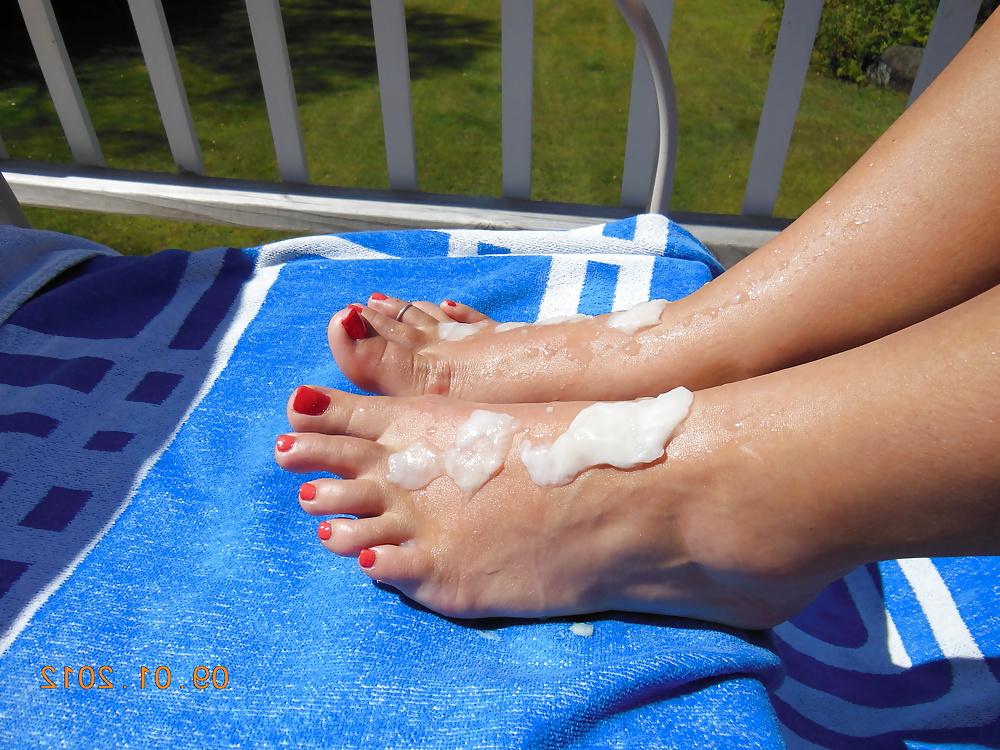 25P 10 cum loads on feet - Cum massage