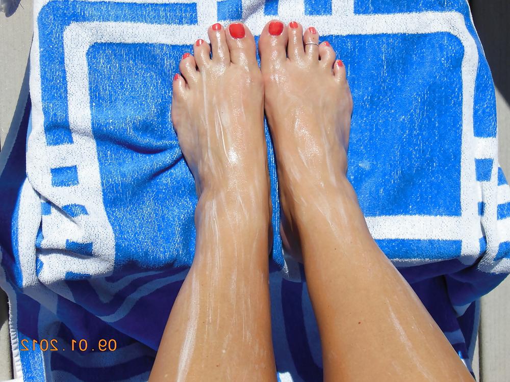 25P 10 cum loads on feet - Cum massage