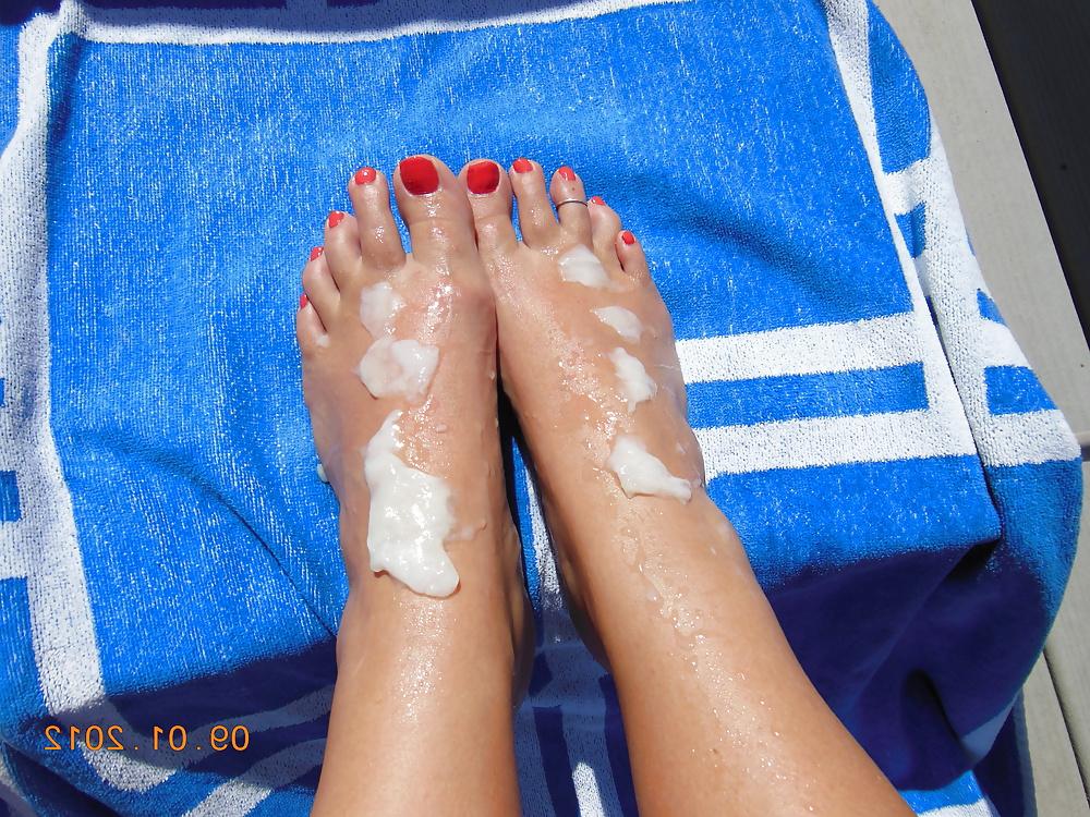 25P 10 cum loads on feet - Cum massage
